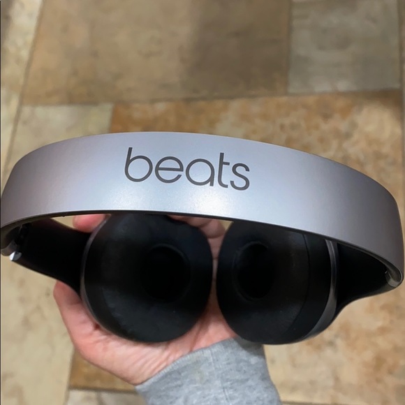 Beats solo 2 wireless headphones - Picture 3 of 6